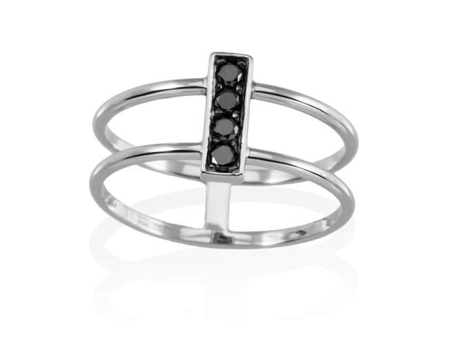 Ring in 18kt. Gold and diamonds de Marina Garcia Joyas en plata Ring in rodhium plated 18kt white gold and 4 black diamonds carat total weight 0.14