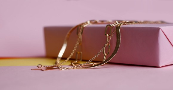 Joyas para regalar en Navidad: 4 ideas para triunfar