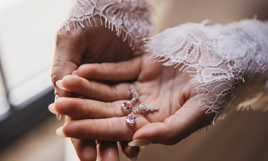 Pendientes de novias 2025 para tu gran día